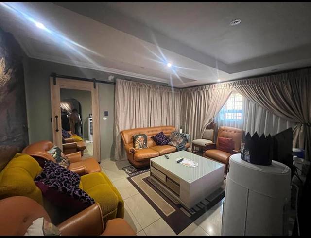 5 BEDROOM HOUSE FOR SALE IN MABOPANE UNIT C